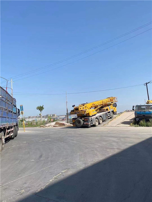 昆都仑区25吨吊车的租赁价格大概是多少？